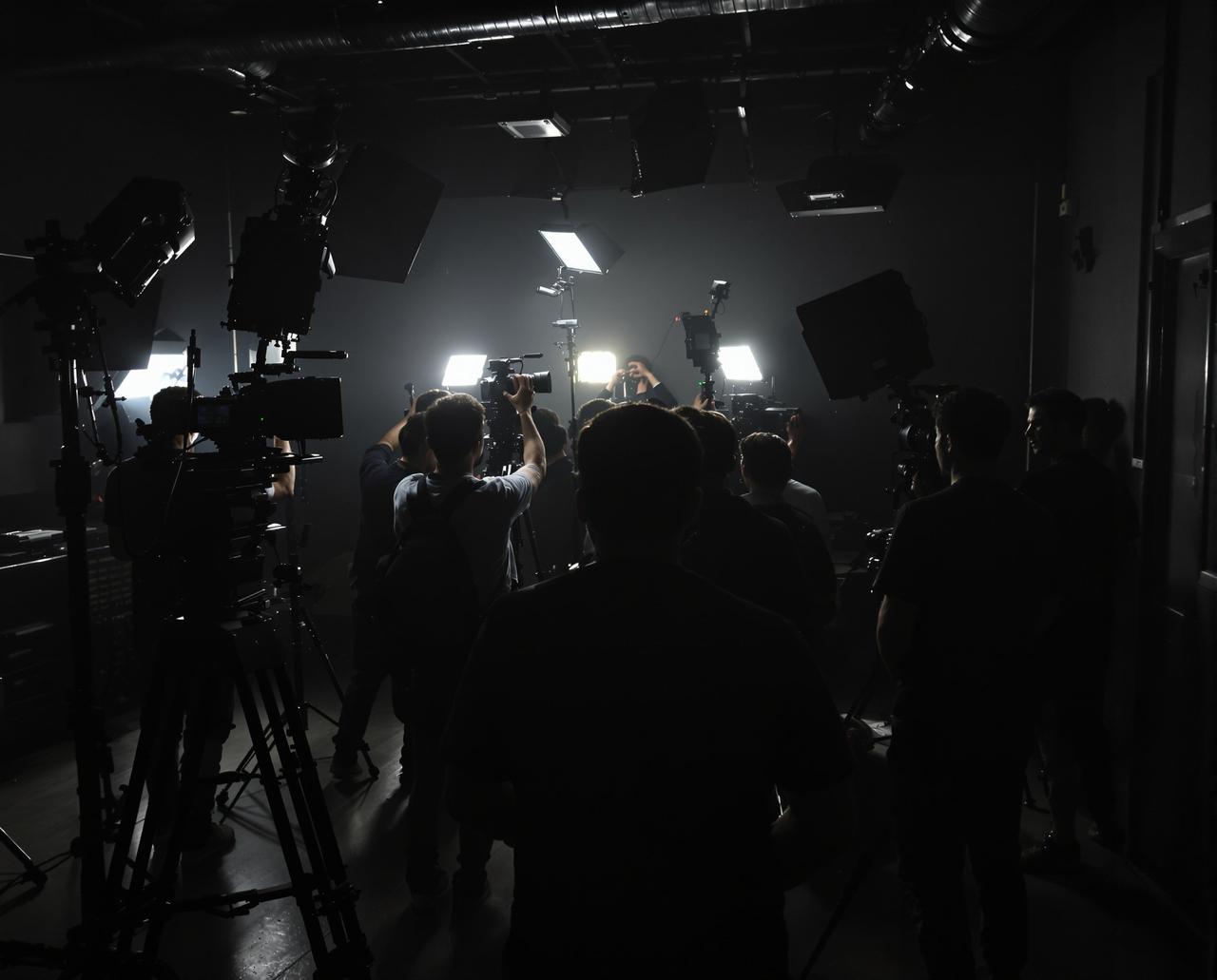 嫩草影院制作团队